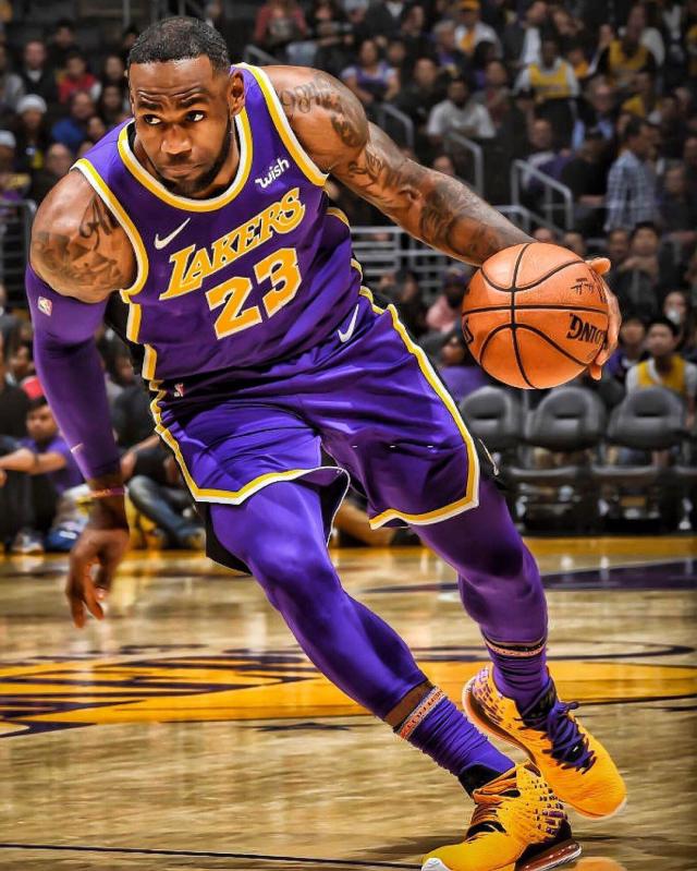 马德兴怒喷女足：主管领导给个解释，主帅不下课亚洲杯必惨败（马德兴炮轰女足：管理层须作出说明，若主帅留任亚洲杯恐惨败）