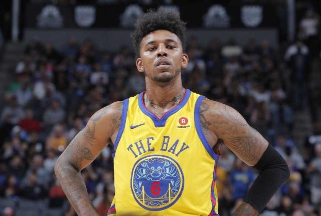 米体：泽林斯基本有望德比首发，但国家队赛后他出现身体问题（米体：泽林斯基预计德比首发，但国家队比赛后出现身体不适）