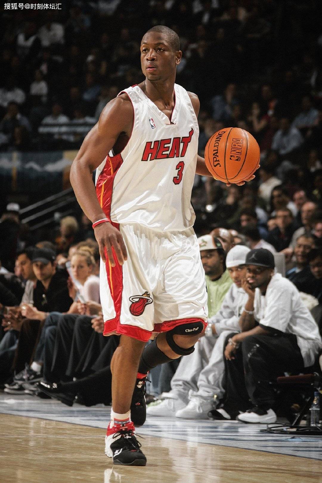 每体列足坛十大奇葩条款：博格坎普拒坐飞机；内马尔微笑条款（每体盘点足坛十大离奇条款：博格坎普拒乘飞机、内马尔微笑条款上榜）