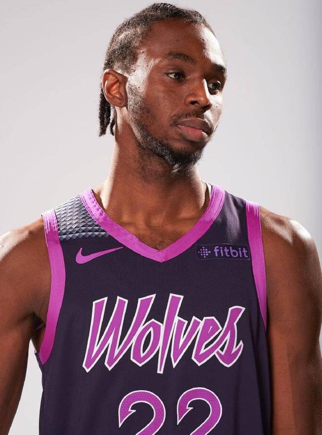 中国最孤独的奥运冠军：夺金后教练离场，几乎无人庆祝，背后原因曝光（中国最孤独的奥运冠军：夺冠瞬间教练离开，庆祝寥寥，原因揭晓）