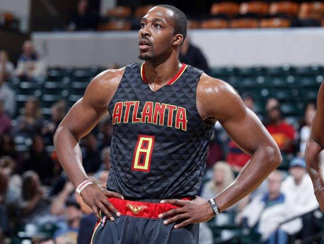 杜兰特关键中投命中，全场欢呼（杜兰特关键时刻中投命中，引爆全场欢呼）