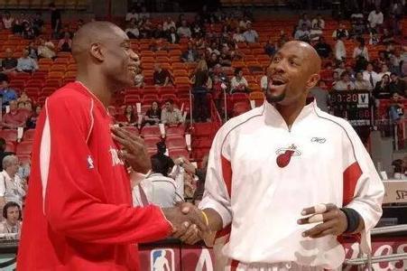 连续定位球丢球，拜仁本赛季首次两球落后（拜仁连遭定位球破门，本季首次落后两球）